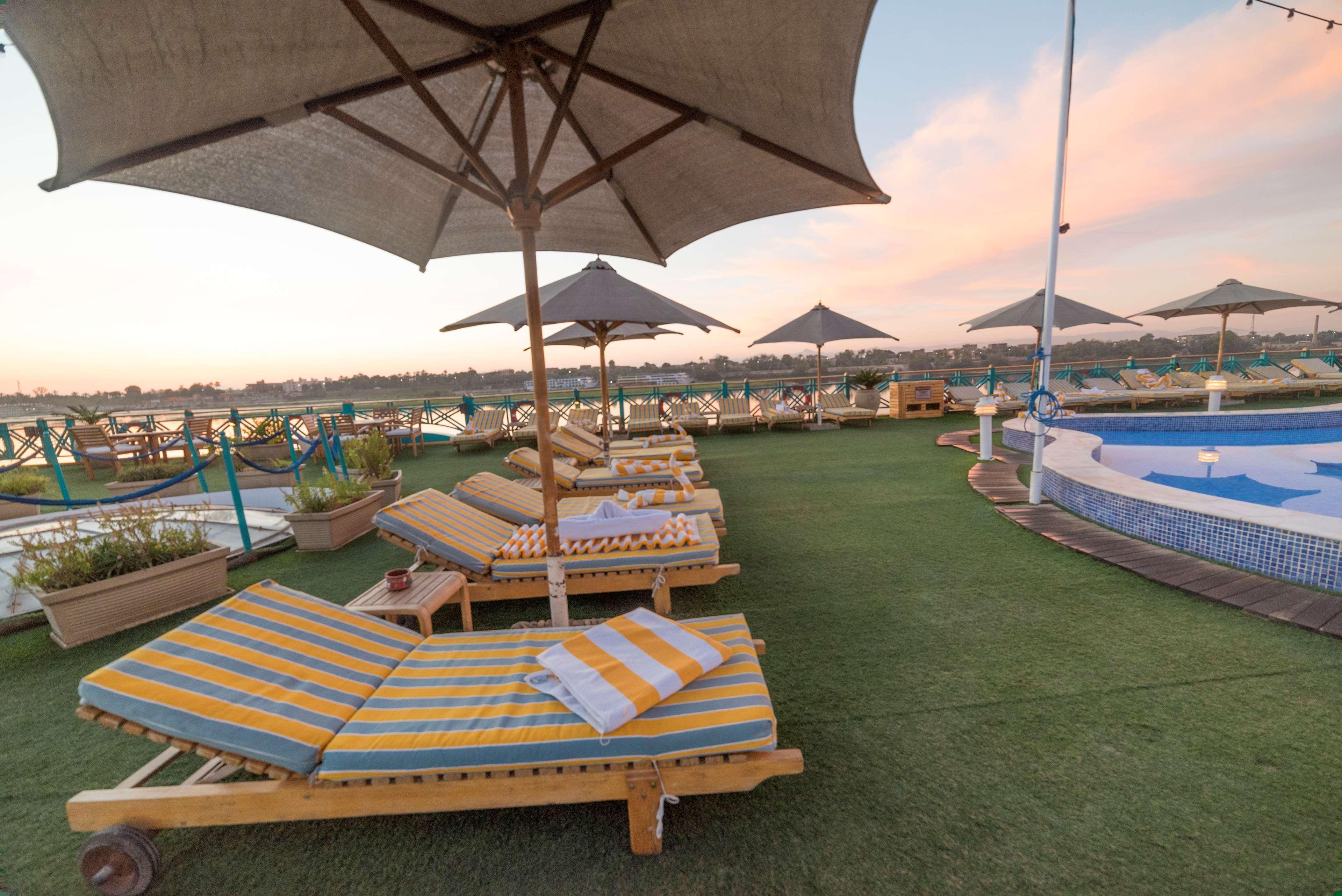 Sonesta Hotel Tower&Casino Il Cairo Esterno foto Rooftop pool