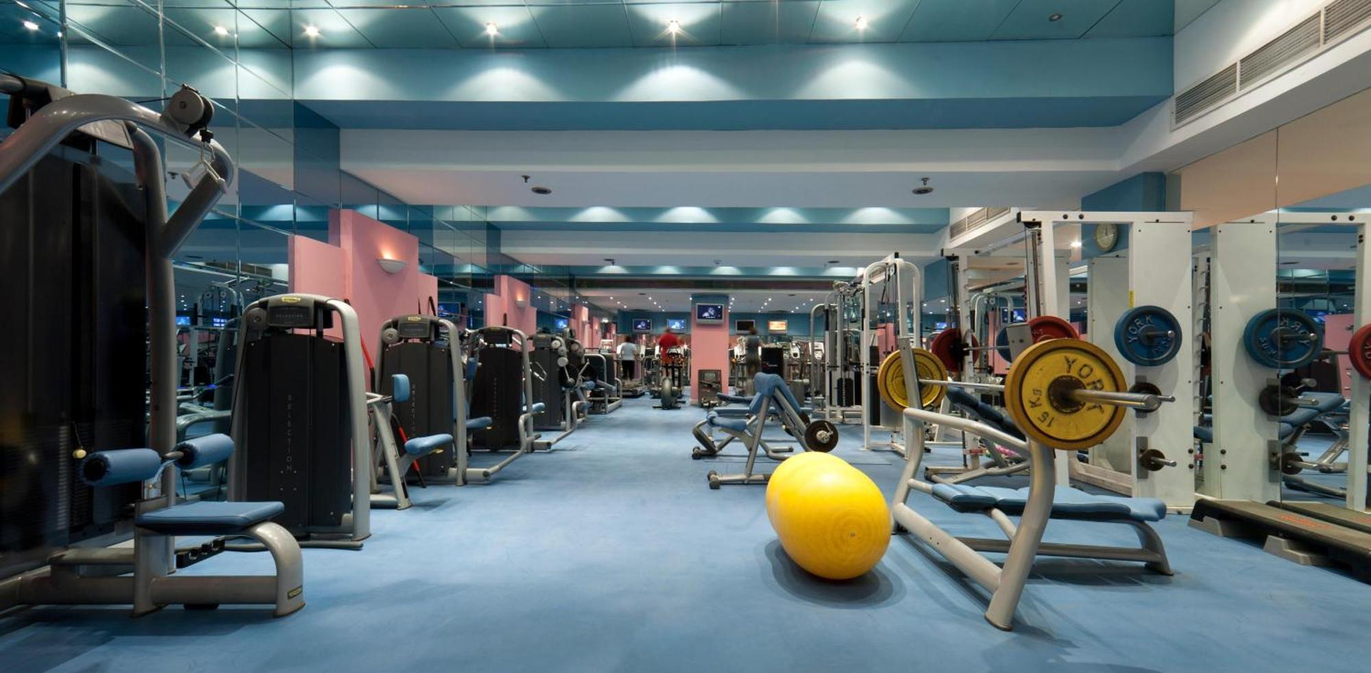 Sonesta Hotel Tower&Casino Il Cairo Esterno foto A gym in a hotel