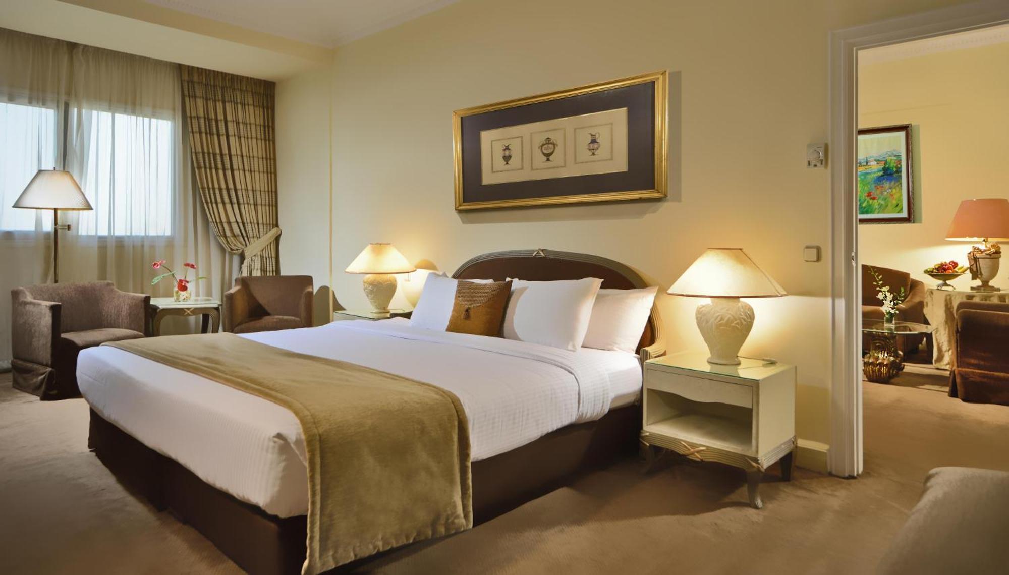 Sonesta Hotel Tower&Casino Il Cairo Esterno foto A bedroom at the hotel