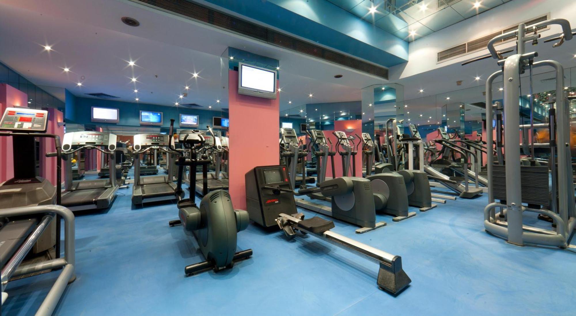 Sonesta Hotel Tower&Casino Il Cairo Esterno foto A gym in a hotel