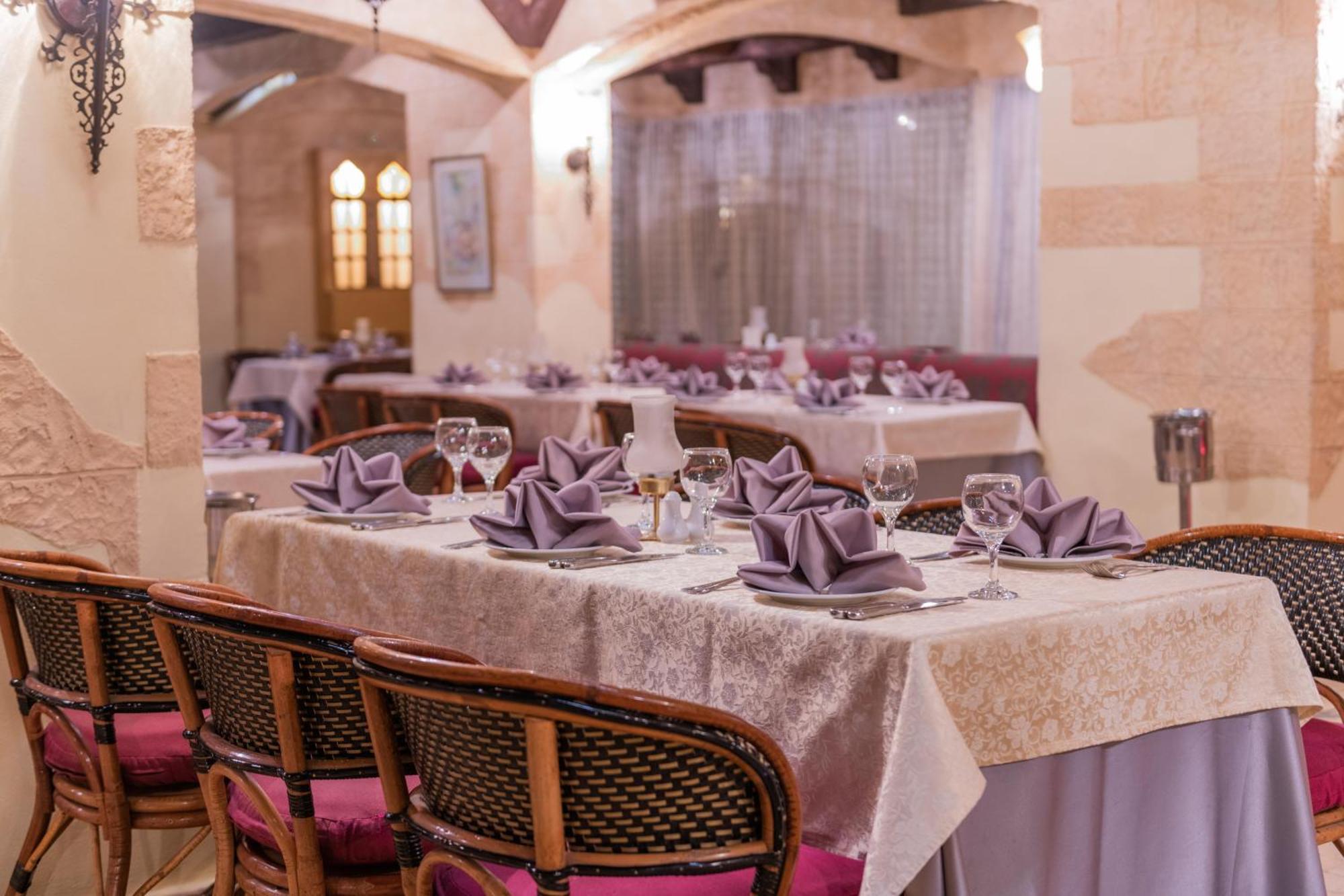 Sonesta Hotel Tower&Casino Il Cairo Esterno foto Restaurant in Petra, Jordan