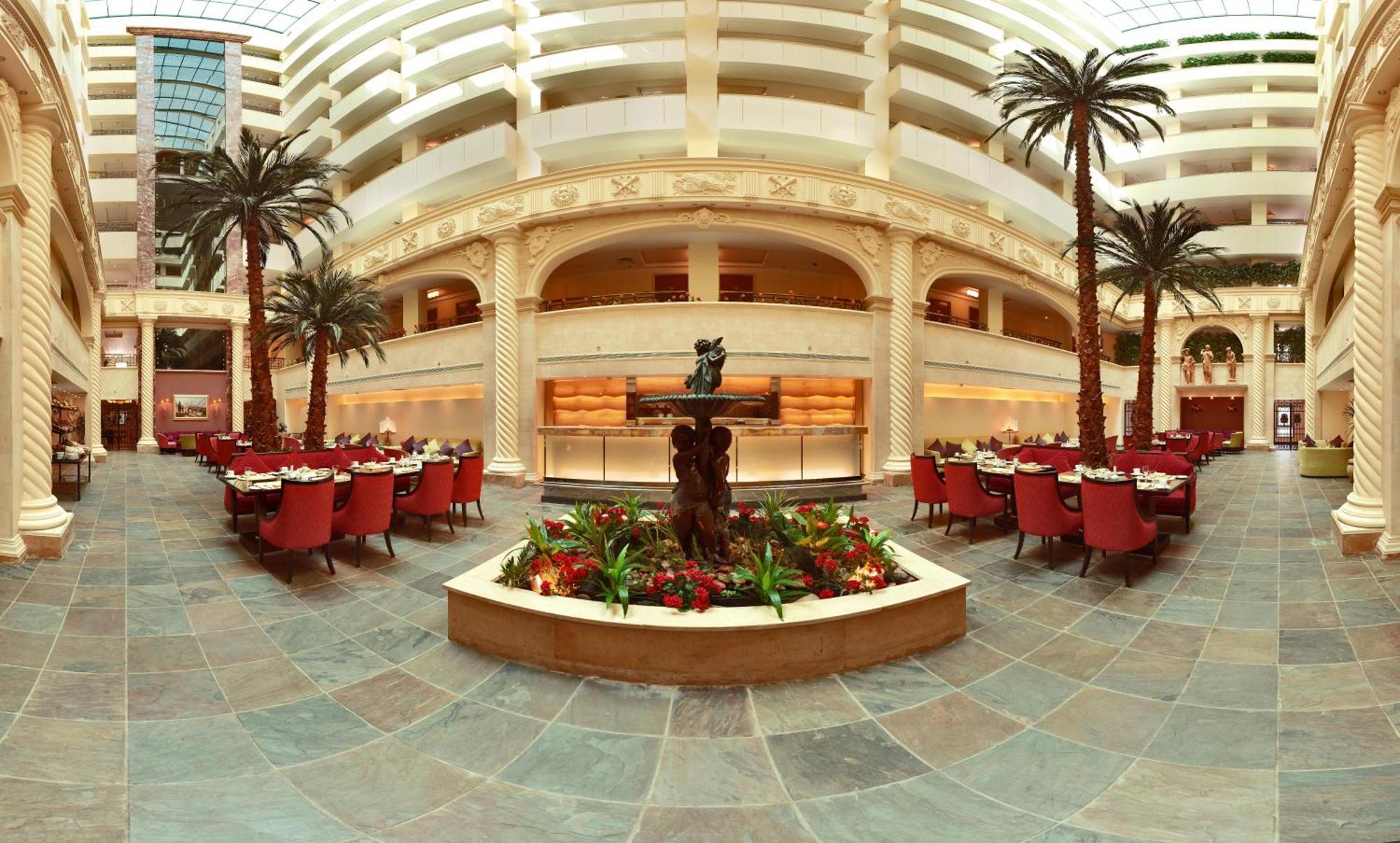 Sonesta Hotel Tower&Casino Il Cairo Esterno foto The Atrium