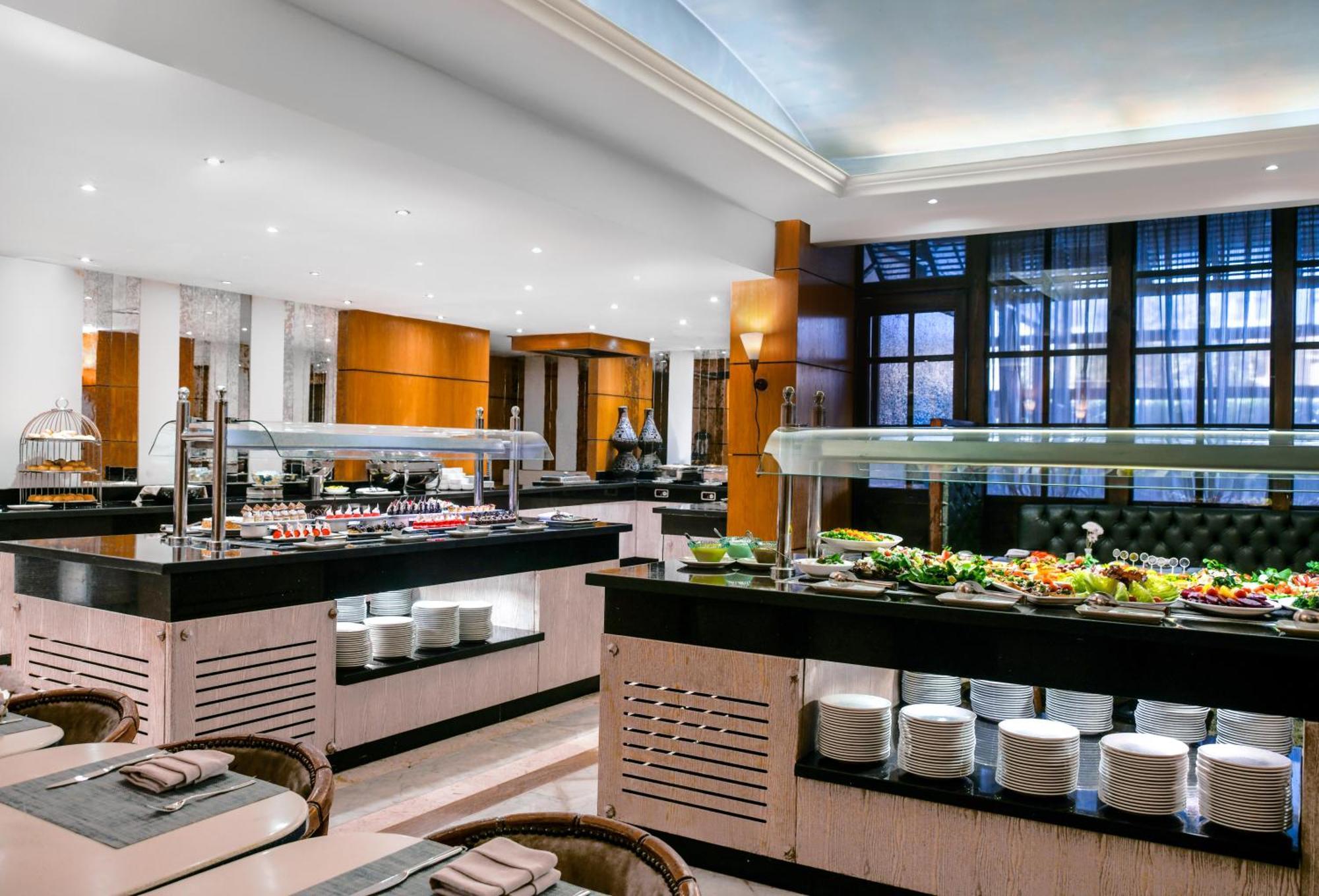 Sonesta Hotel Tower&Casino Il Cairo Esterno foto The buffet at the hotel