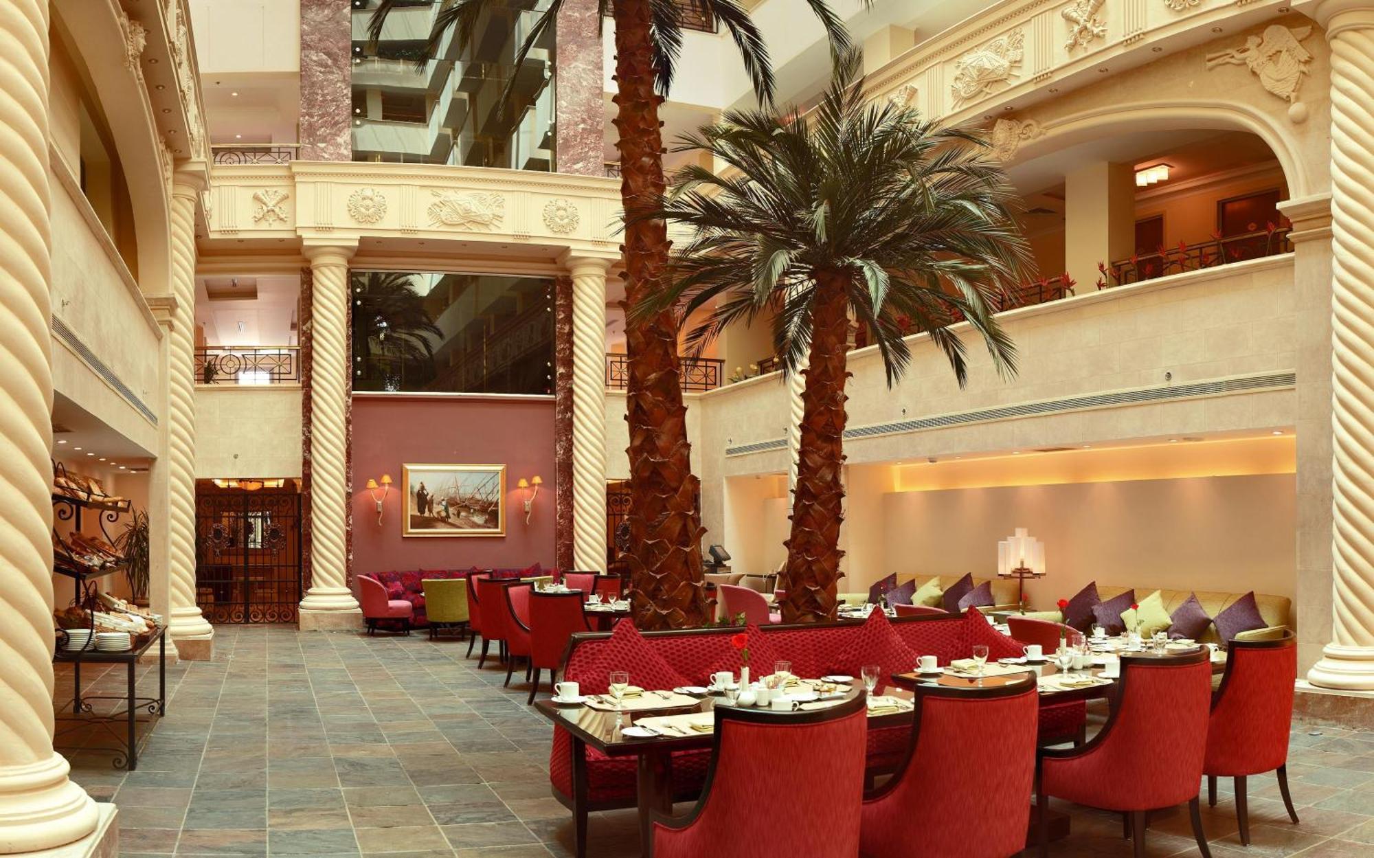Sonesta Hotel Tower&Casino Il Cairo Esterno foto The Palm Court