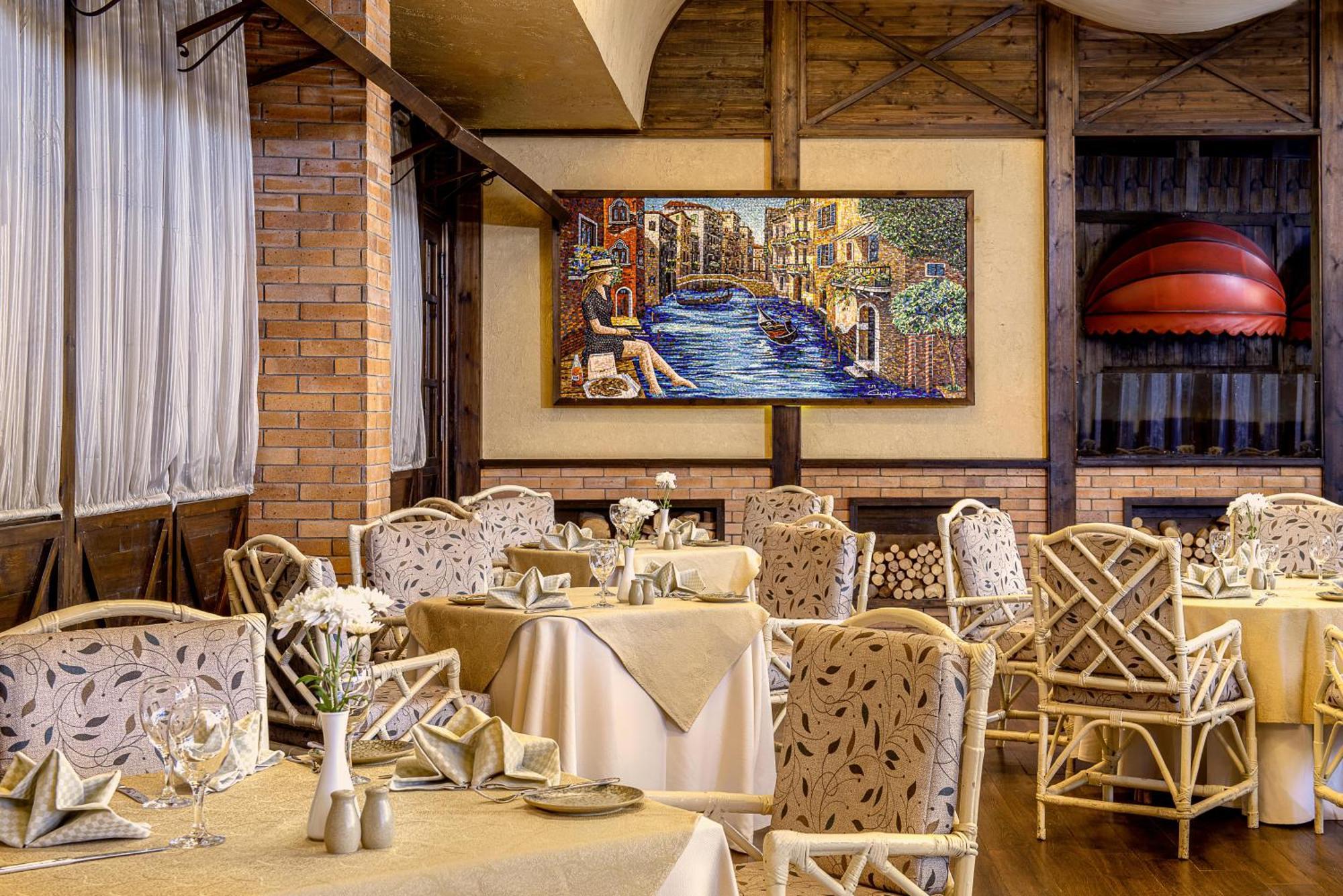 Sonesta Hotel Tower&Casino Il Cairo Esterno foto Restaurant in the hotel