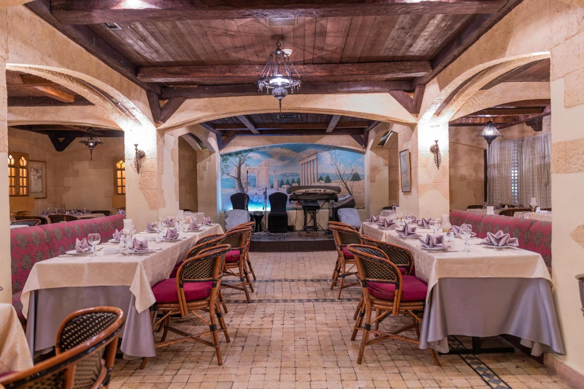 Sonesta Hotel Tower&Casino Il Cairo Esterno foto Restaurant in the hotel