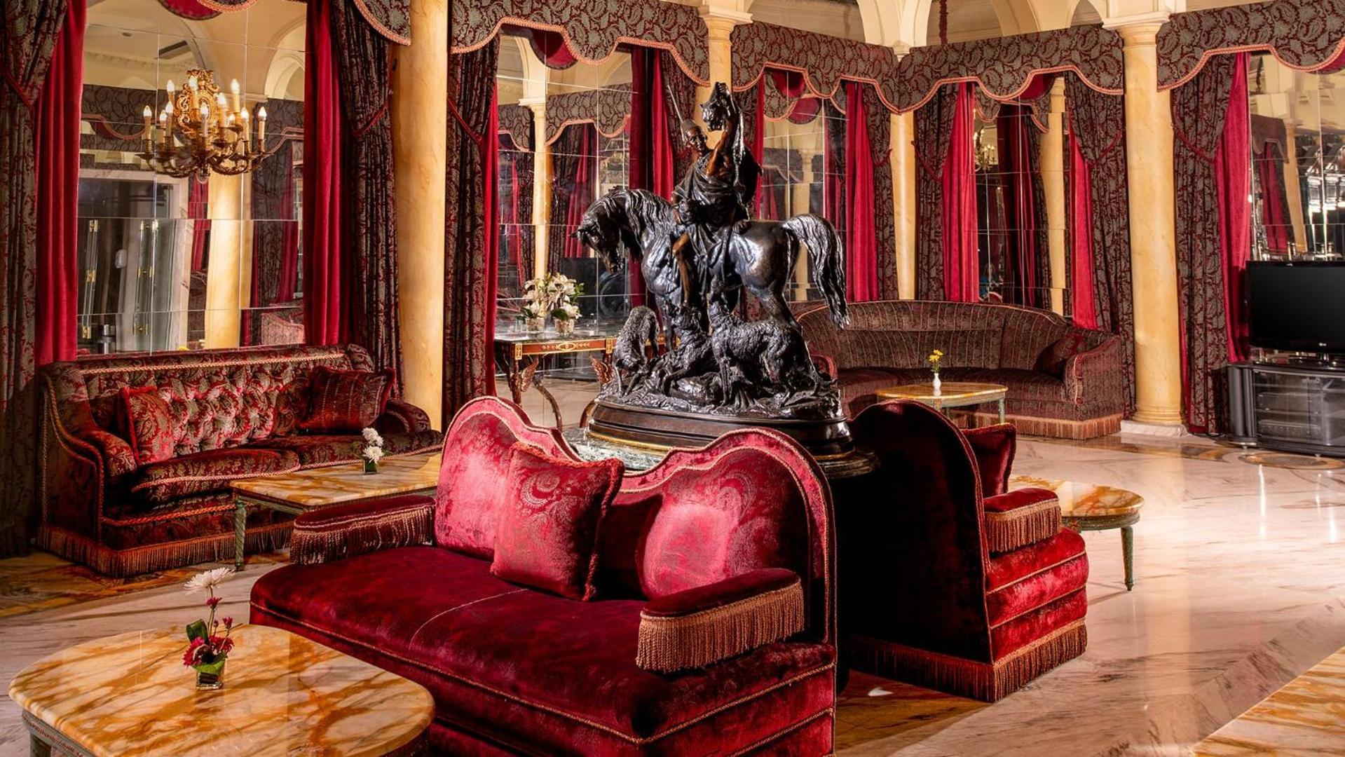 Sonesta Hotel Tower&Casino Il Cairo Esterno foto The lobby of the hotel